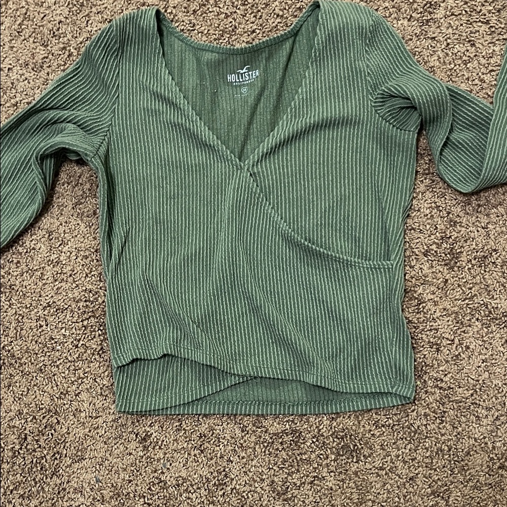 Hollister Women's Green Ribbed V-Neck Blouse